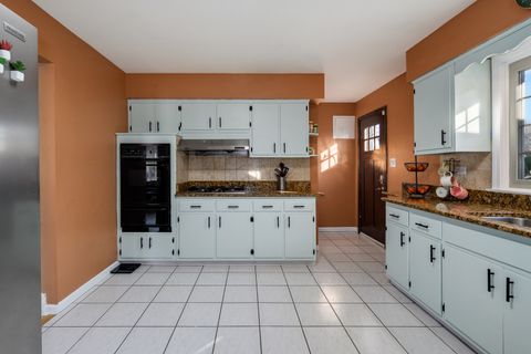 Tiny photo for 2458 Seminary Avenue, Des Plaines, IL 60016 (MLS # 12571779)