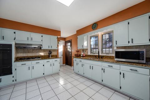 Tiny photo for 2458 Seminary Avenue, Des Plaines, IL 60016 (MLS # 12571779)