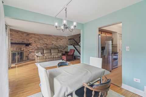 Tiny photo for 105 W Dover Drive, Mount Prospect, IL 60056 (MLS # 12542800)