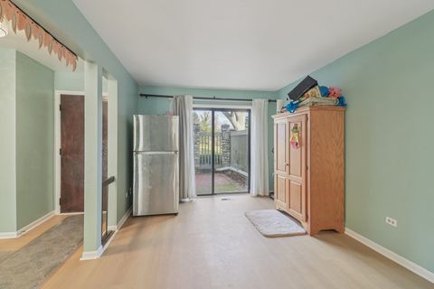 Tiny photo for 105 W Dover Drive, Mount Prospect, IL 60056 (MLS # 12542800)