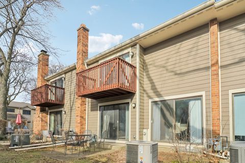 Tiny photo for 105 W Dover Drive, Mount Prospect, IL 60056 (MLS # 12542800)