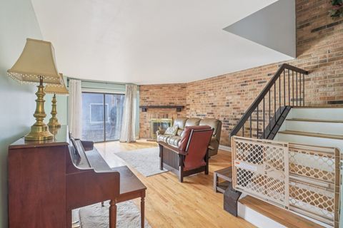 Tiny photo for 105 W Dover Drive, Mount Prospect, IL 60056 (MLS # 12542800)