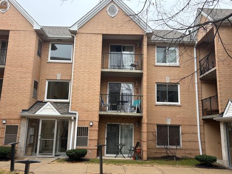 Photo of 8700 W Evelyn Lane #205, Chicago, IL 60656 (MLS # 12586507)