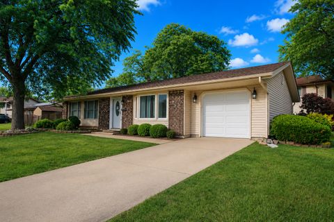Photo of 817 Stamford Court, Schaumburg, IL 60193 (MLS # 12644042)