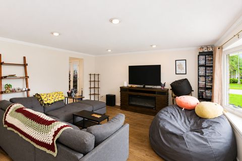 Tiny photo for 817 Stamford Court, Schaumburg, IL 60193 (MLS # 12644042)
