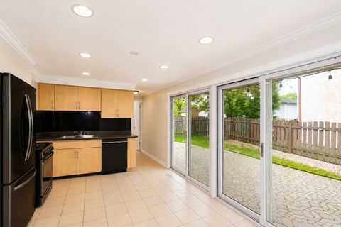 Tiny photo for 817 Stamford Court, Schaumburg, IL 60193 (MLS # 12644042)