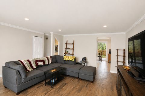 Tiny photo for 817 Stamford Court, Schaumburg, IL 60193 (MLS # 12644042)