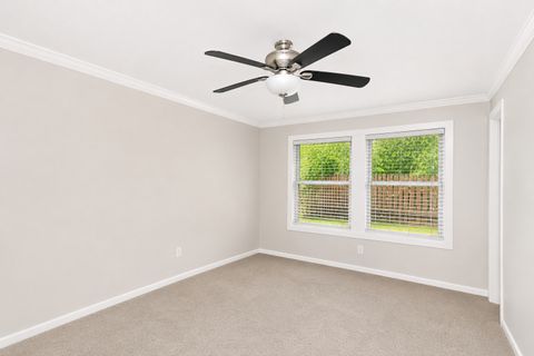 Tiny photo for 817 Stamford Court, Schaumburg, IL 60193 (MLS # 12644042)