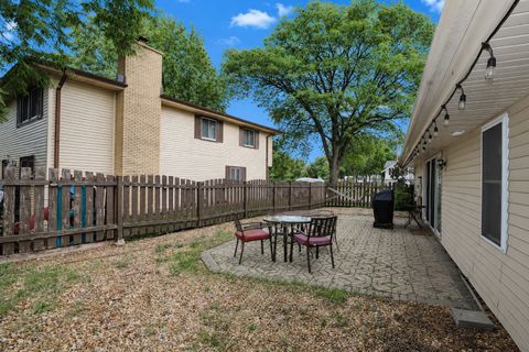 Tiny photo for 817 Stamford Court, Schaumburg, IL 60193 (MLS # 12644042)