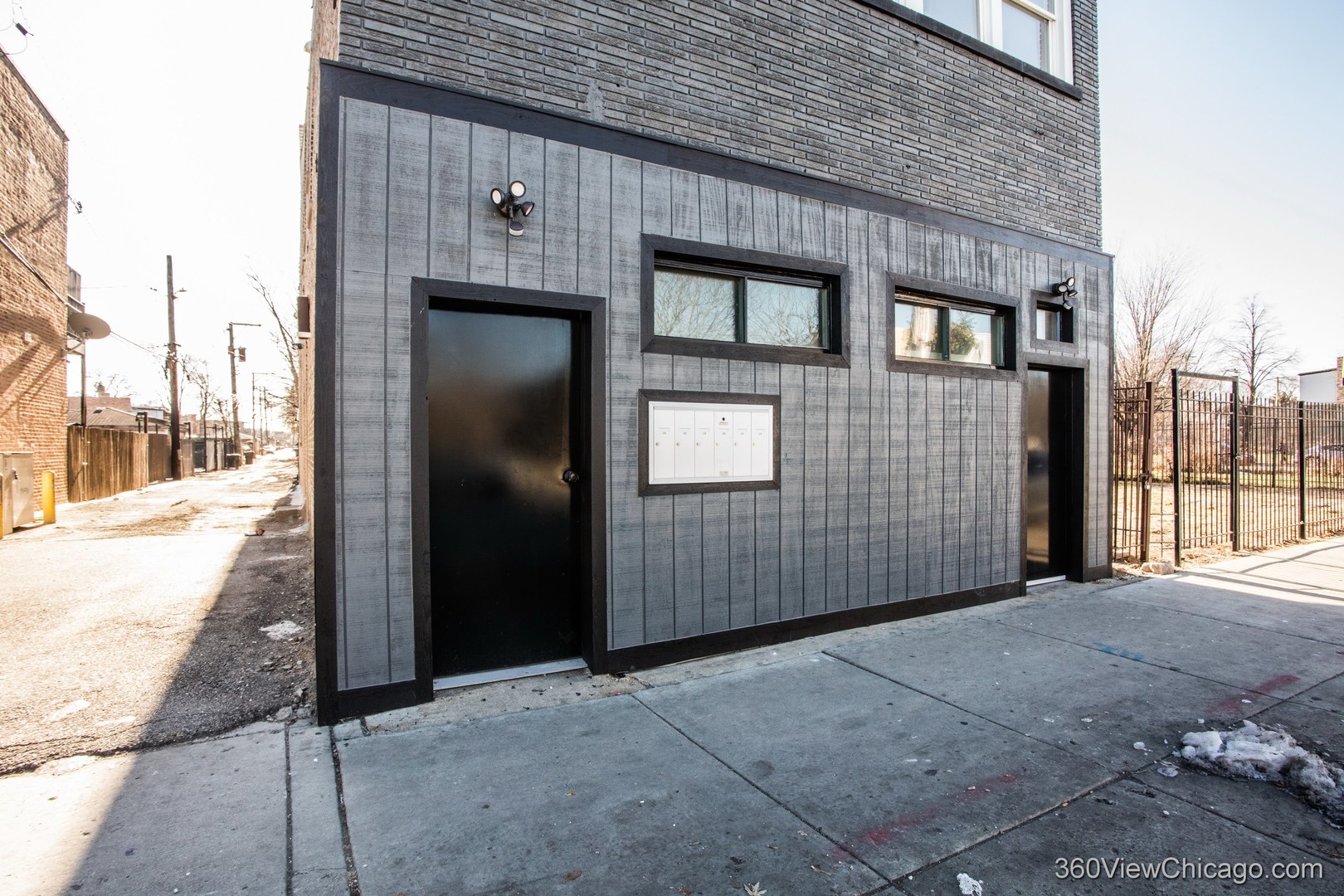 3447 W CHICAGO Avenue