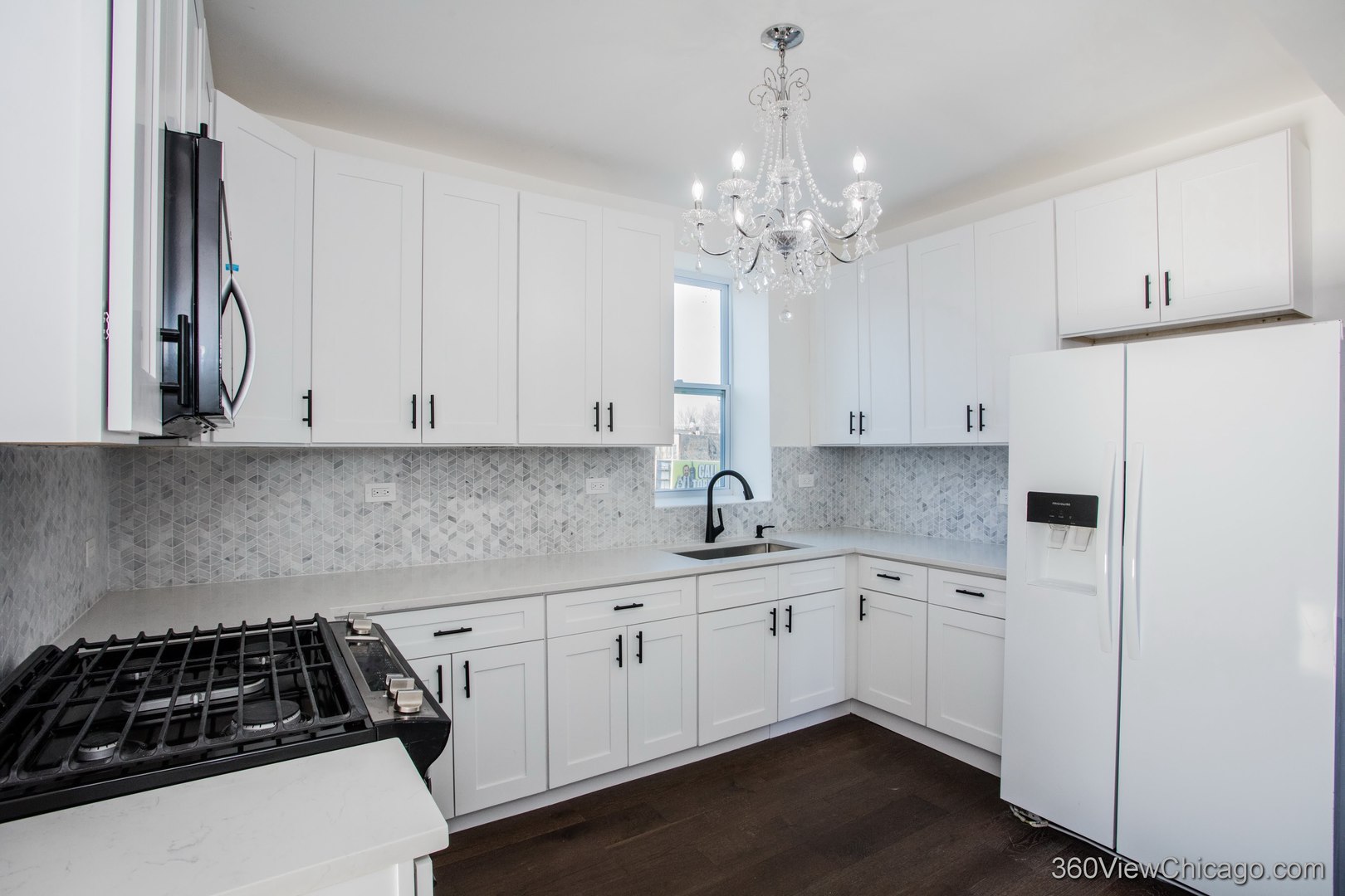 3447 W CHICAGO Avenue