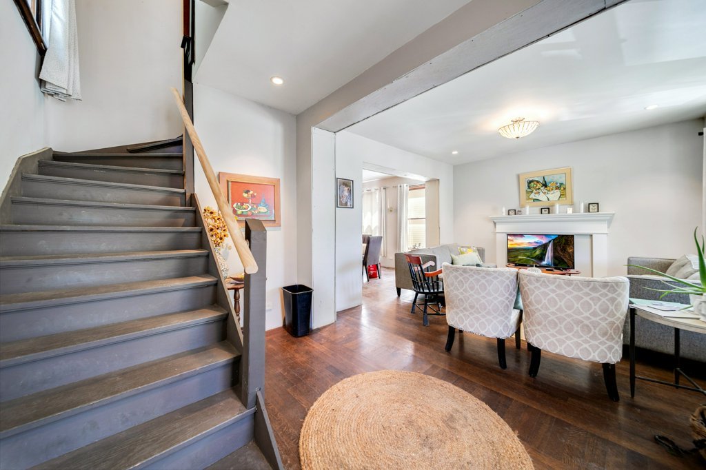 3915 N Kenneth Avenue