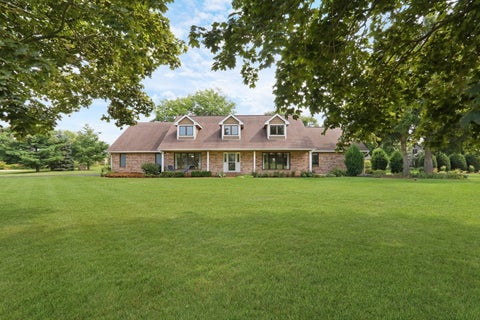 Photo of 2 Essex Court, Hawthorn Woods, IL 60047 (MLS # 12750591)