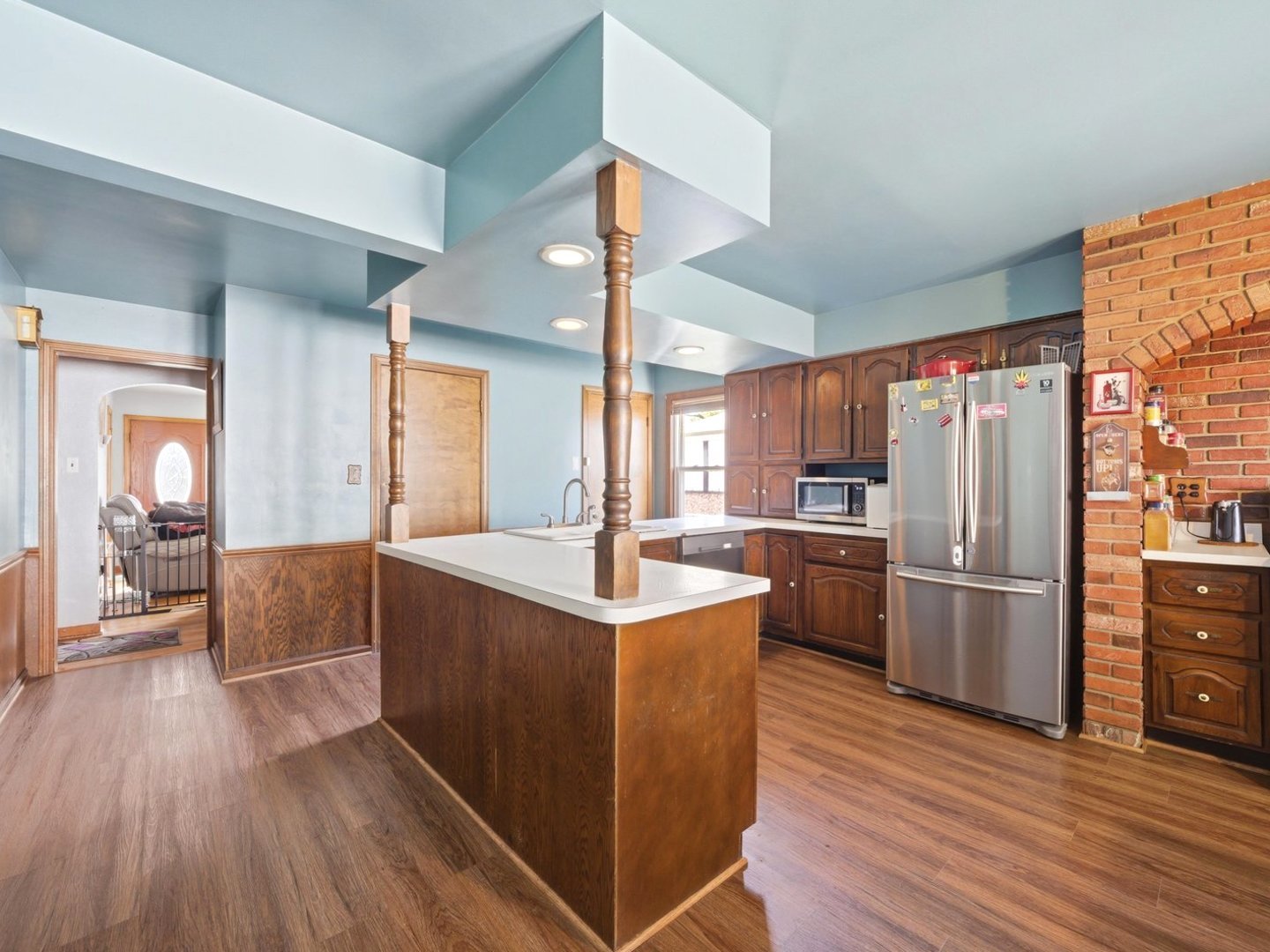 Properties 3 602 Hirsch Avenue