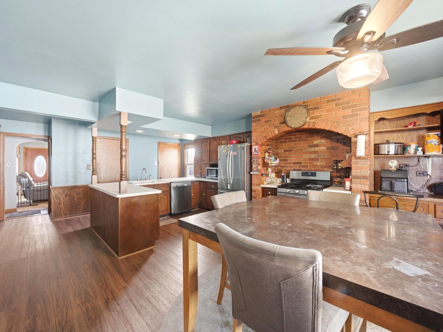 Properties 4 602 Hirsch Avenue