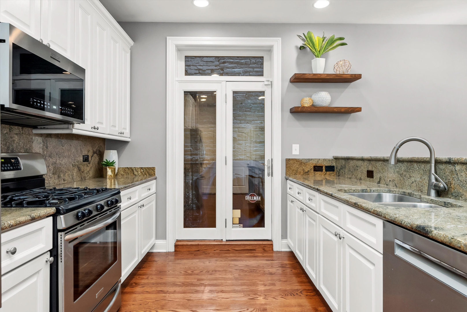 1116 W Hubbard Street 1E