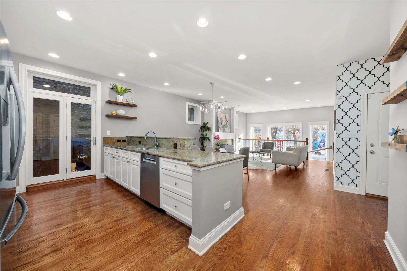 1116 W Hubbard Street 1E