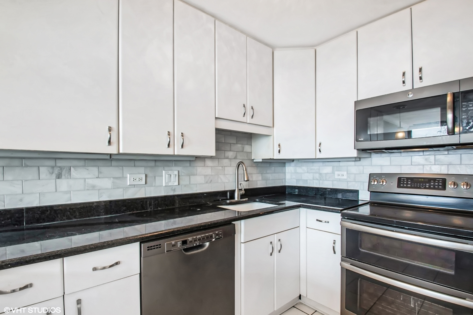 111 E CHESTNUT Street 39B