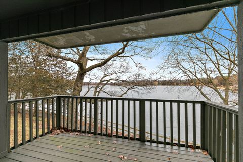 Tiny photo for 25 Shoreline Road #D, Lake Barrington, IL 60010 (MLS # 12533640)