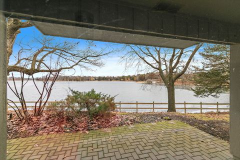 Tiny photo for 25 Shoreline Road #D, Lake Barrington, IL 60010 (MLS # 12533640)