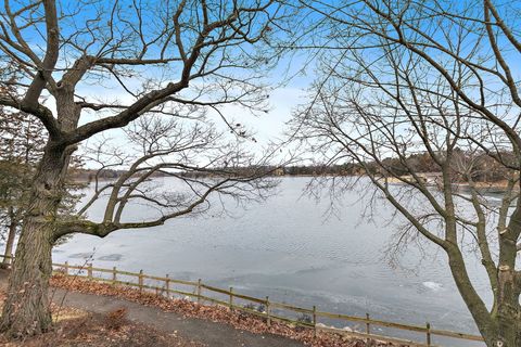 Tiny photo for 25 Shoreline Road #D, Lake Barrington, IL 60010 (MLS # 12533640)