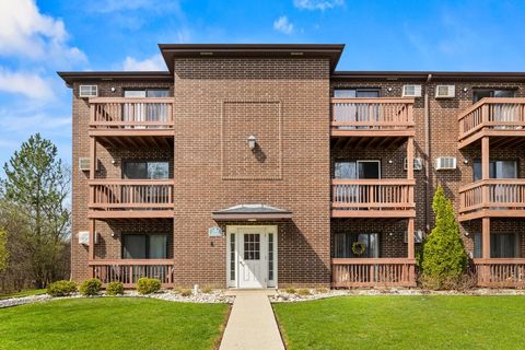 Photo of 1000 Spruce Street #2A, Glendale Heights, IL 60139 (MLS # 12606804)