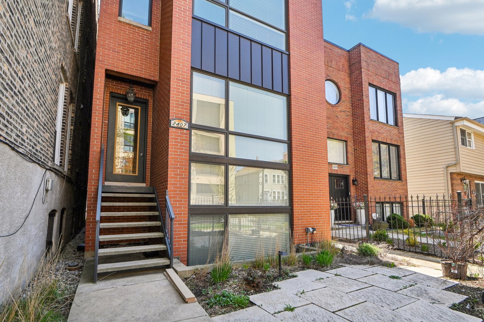 2407 W Moffat Street 3