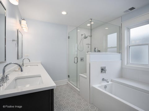 Tiny photo for 5534 N Linder Avenue, Chicago, IL 60630 (MLS # 12757837)