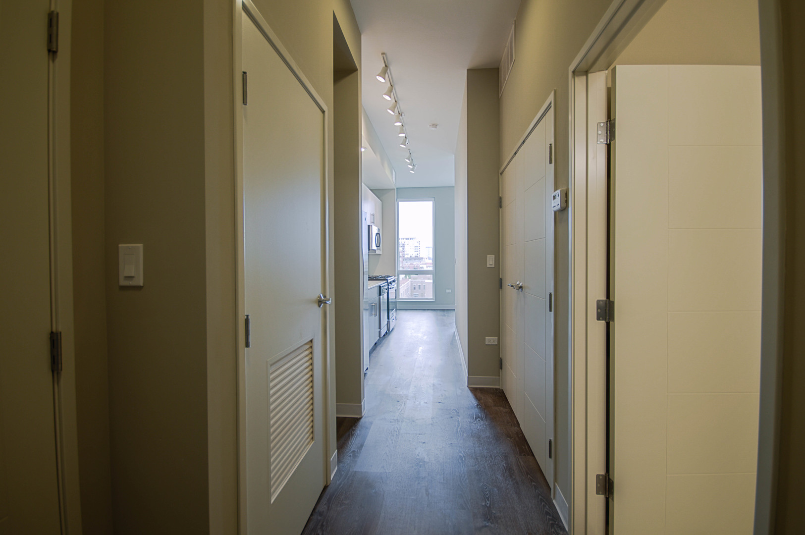 851 W Grand Avenue 401