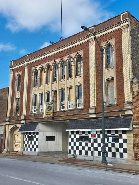 145 E Cass Street Joliet IL 60432