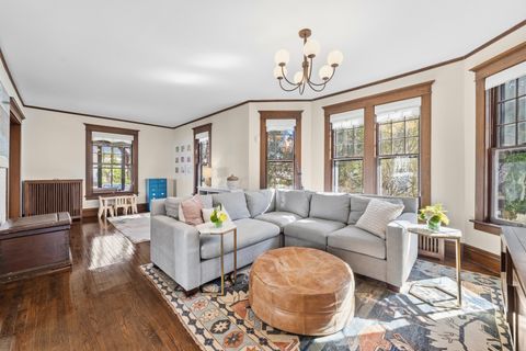 Tiny photo for 323 W Maple Avenue, Libertyville, IL 60048 (MLS # 12592817)