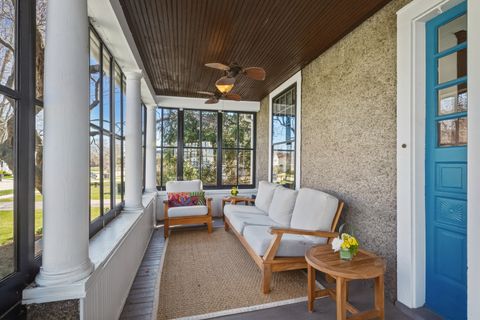 Tiny photo for 323 W Maple Avenue, Libertyville, IL 60048 (MLS # 12592817)