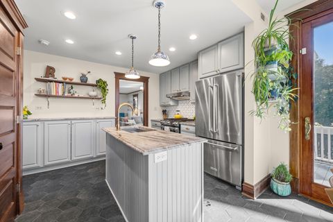 Tiny photo for 323 W Maple Avenue, Libertyville, IL 60048 (MLS # 12592817)