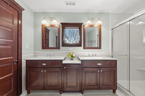 Tiny photo for 323 W Maple Avenue, Libertyville, IL 60048 (MLS # 12592817)