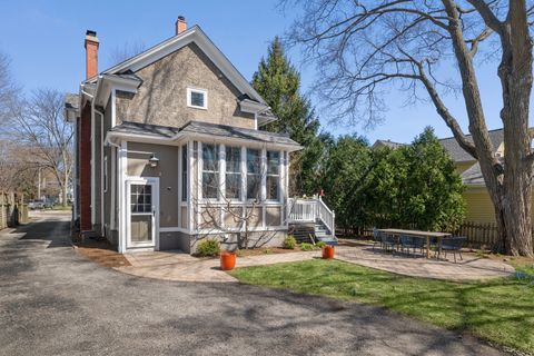 Tiny photo for 323 W Maple Avenue, Libertyville, IL 60048 (MLS # 12592817)