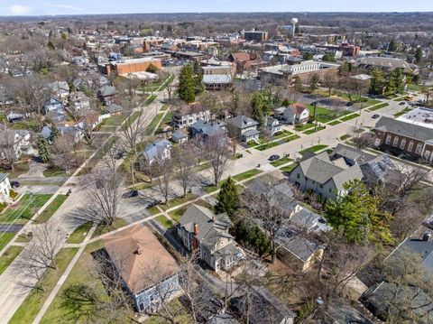 Tiny photo for 323 W Maple Avenue, Libertyville, IL 60048 (MLS # 12592817)
