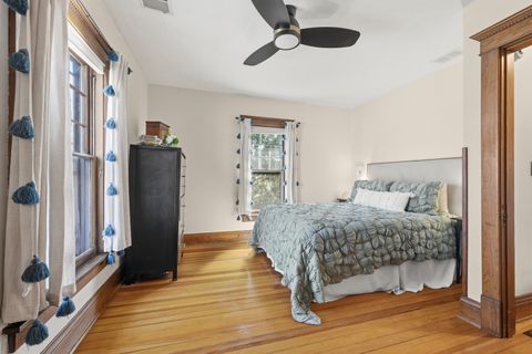 Tiny photo for 323 W Maple Avenue, Libertyville, IL 60048 (MLS # 12592817)
