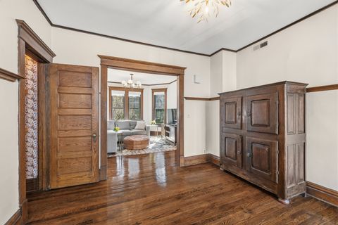 Tiny photo for 323 W Maple Avenue, Libertyville, IL 60048 (MLS # 12592817)