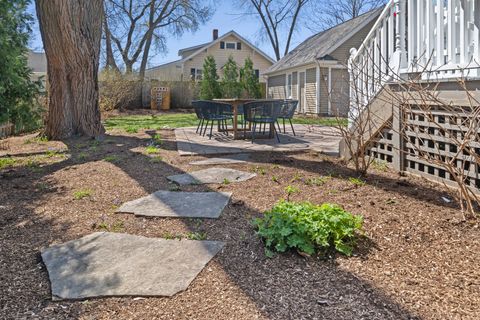 Tiny photo for 323 W Maple Avenue, Libertyville, IL 60048 (MLS # 12592817)