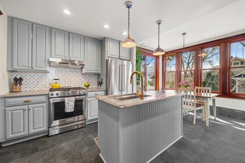 Tiny photo for 323 W Maple Avenue, Libertyville, IL 60048 (MLS # 12592817)