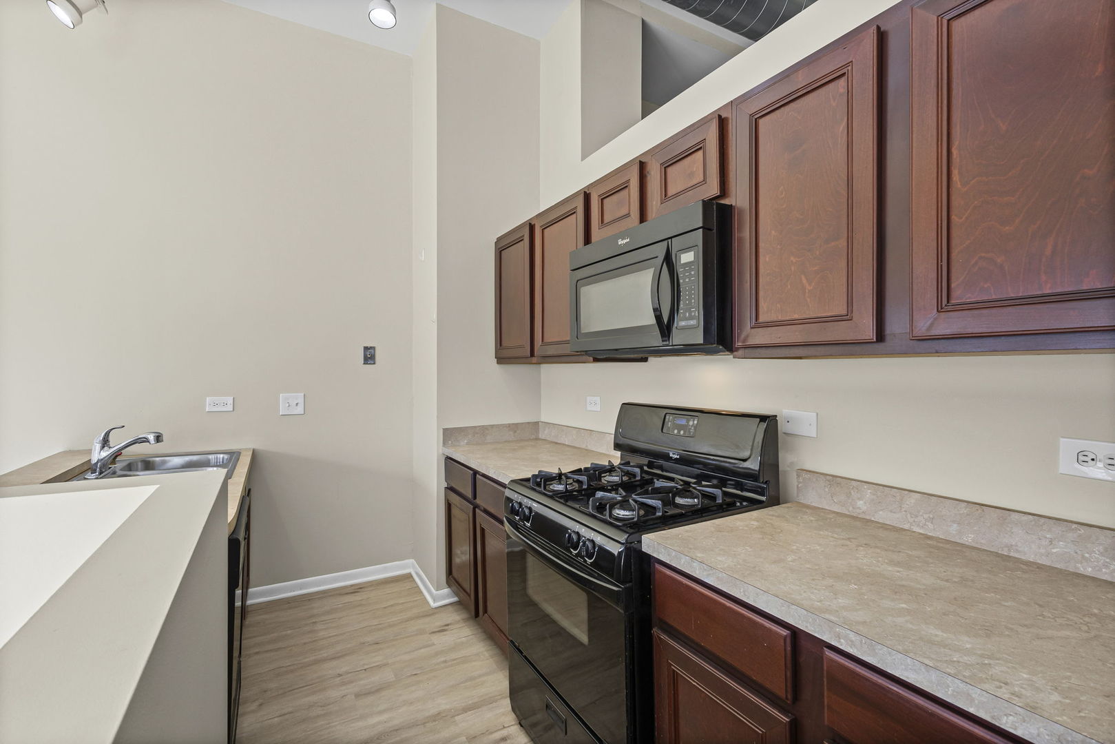 1550 S Blue Island Avenue 304