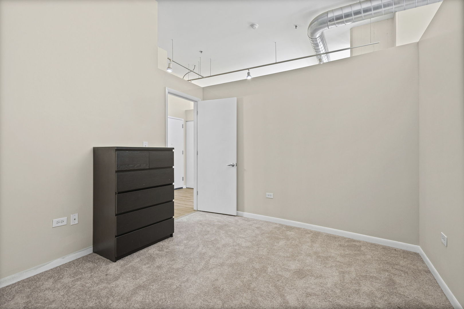 1550 S Blue Island Avenue 304