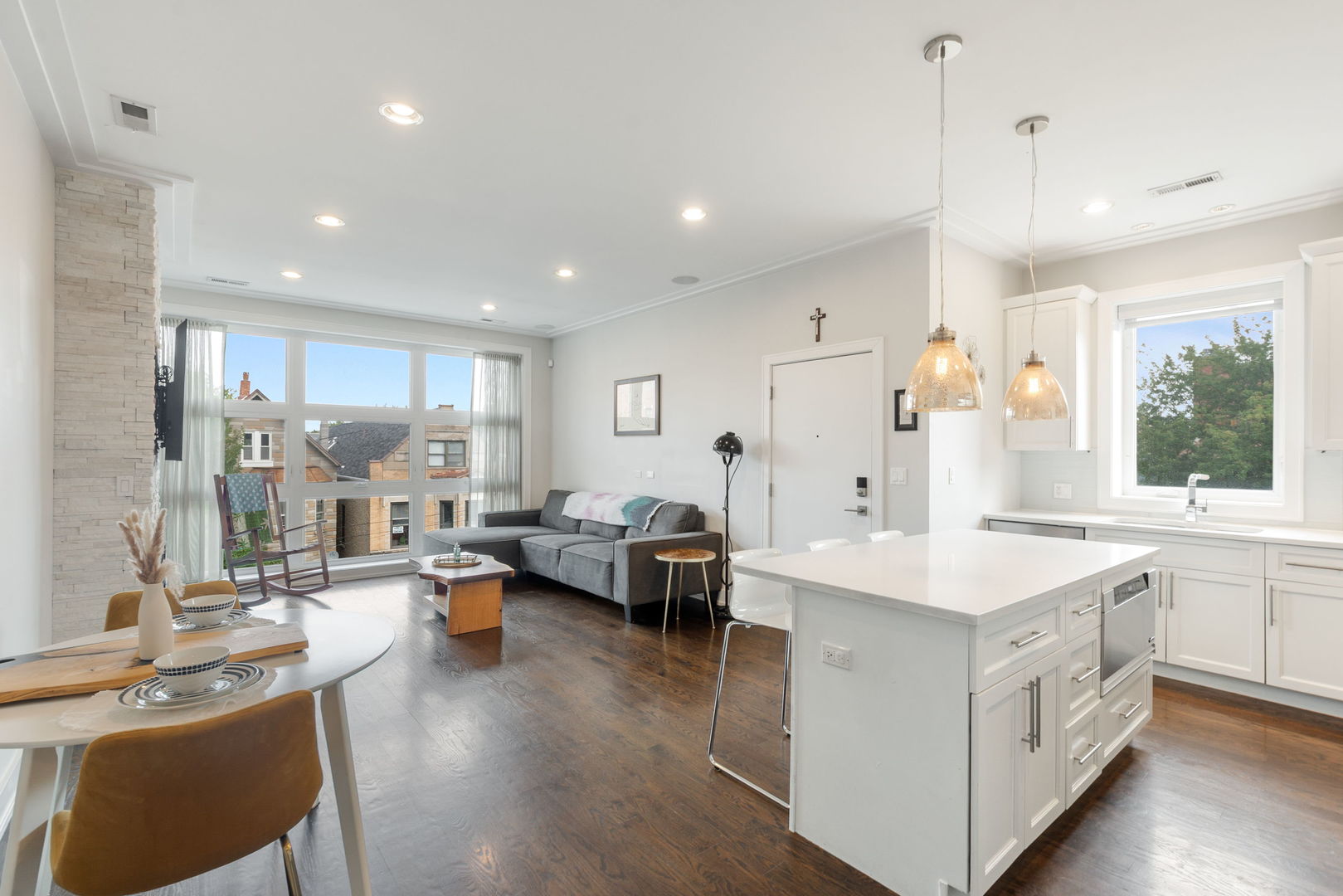 2207 W Belmont Avenue 3