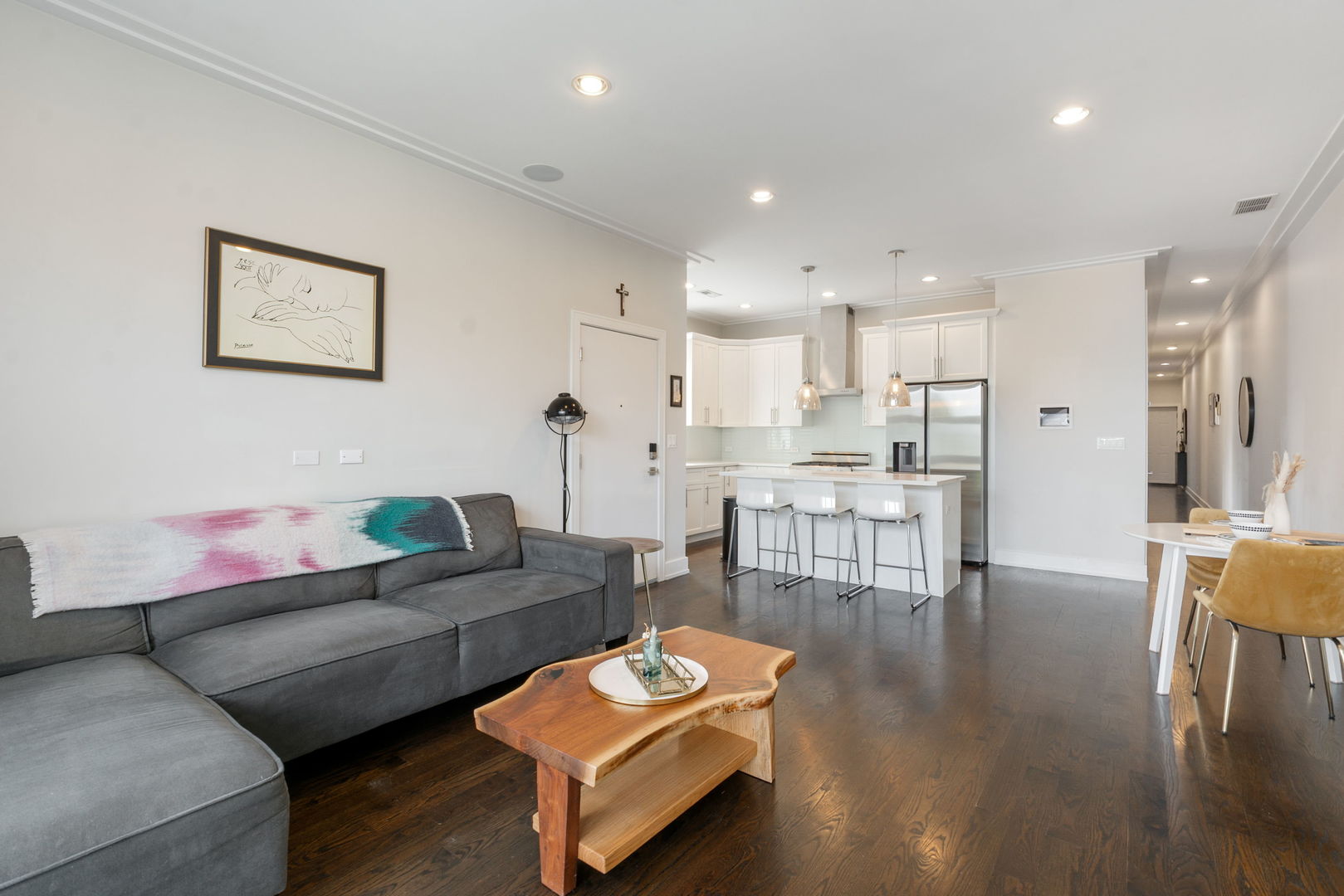 2207 W Belmont Avenue 3