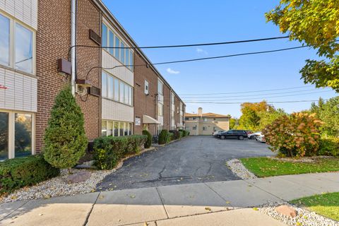 Tiny photo for 701 Busse Highway #1A, Park Ridge, IL 60068 (MLS # 12509010)