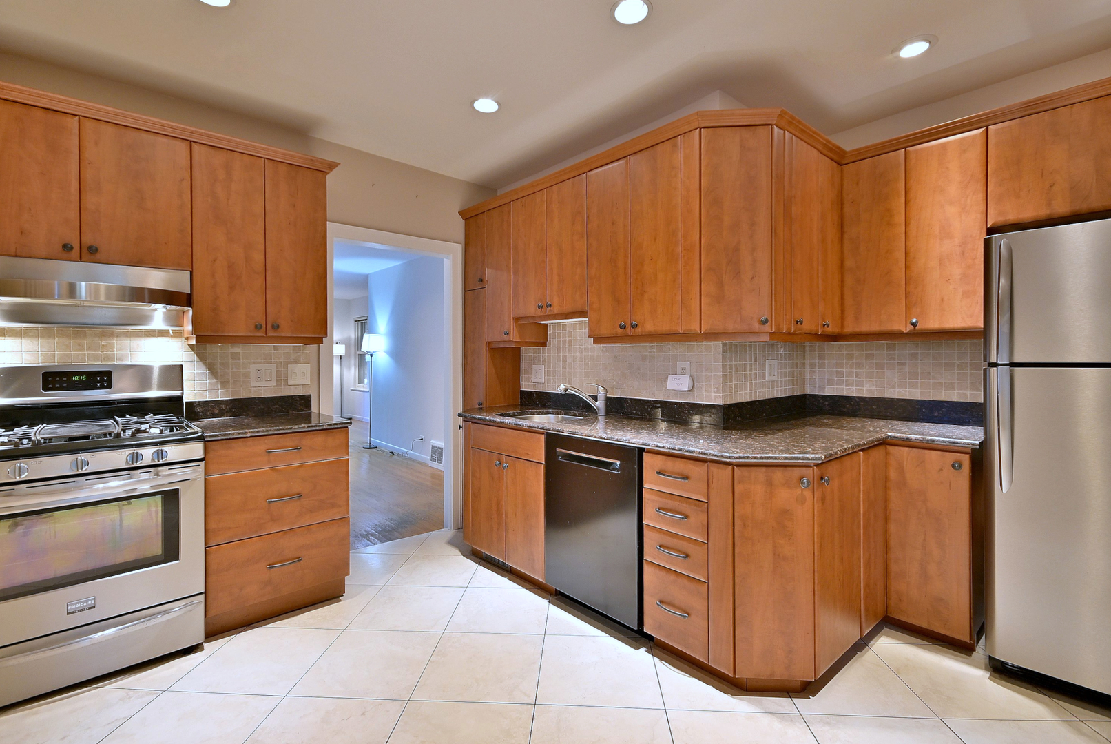 5423 N Artesian Avenue