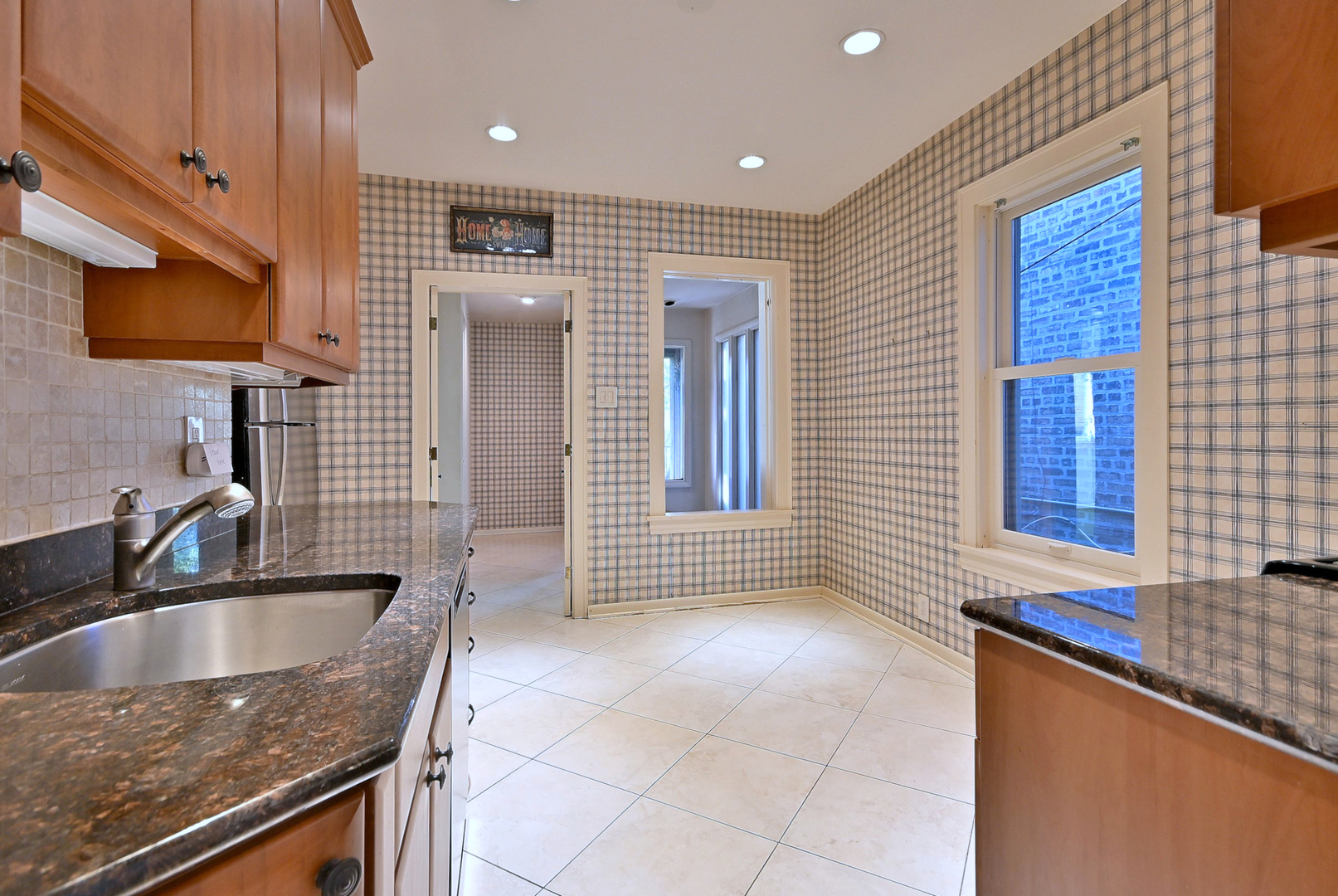 5423 N Artesian Avenue