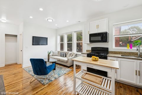 Tiny photo for 3849 W Ainslie Street #1, Chicago, IL 60625 (MLS # 12474324)