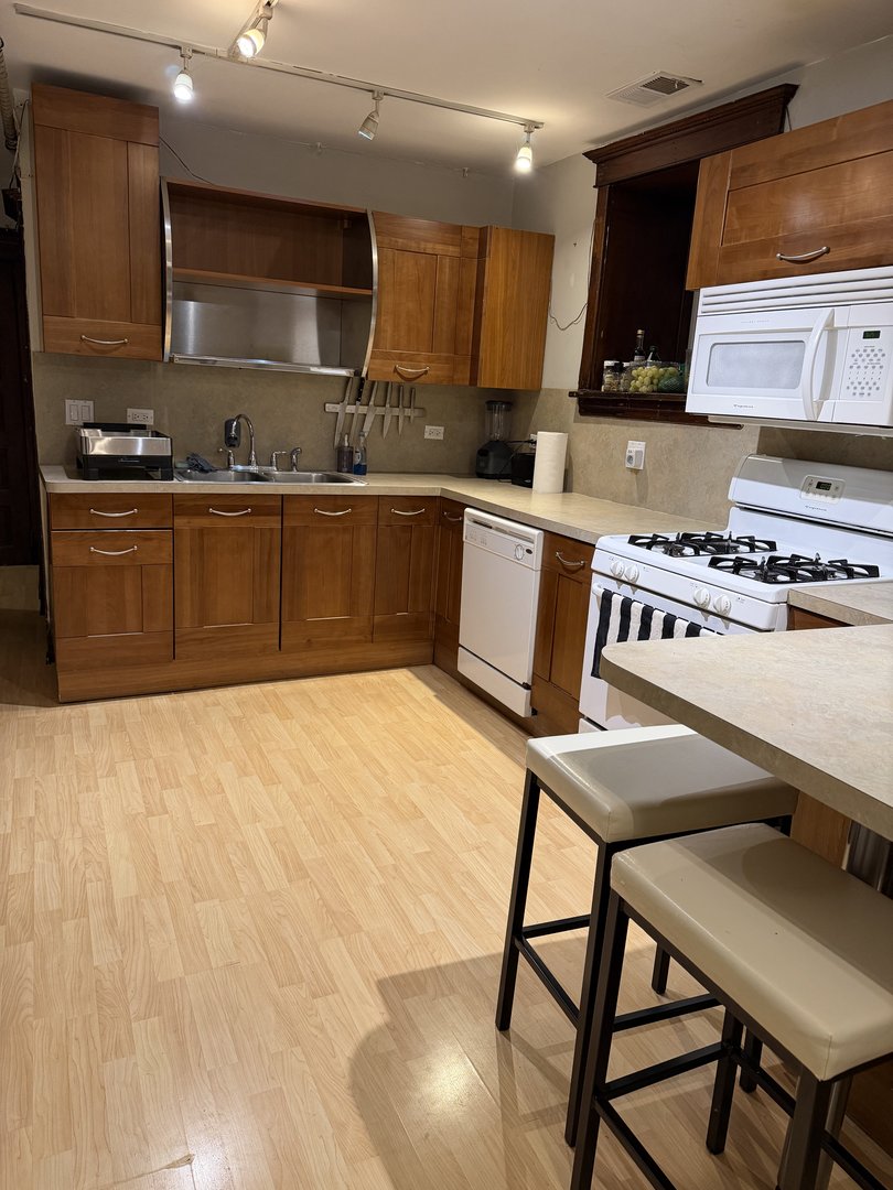 1529 N CLAREMONT Avenue G