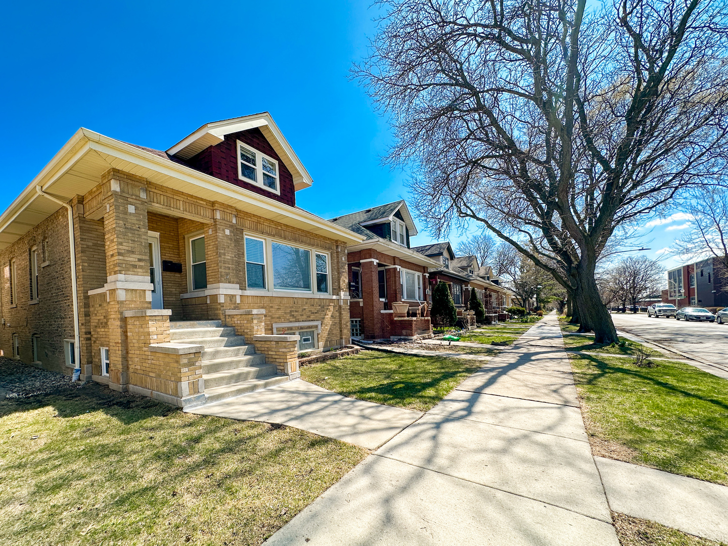 5119 N KOSTNER Avenue